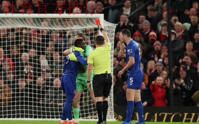 活久见!英超17年后再现赛中内讧互殴 36岁名将暴走+掌掴队友染红 活久见!英超17年后再现赛中内讧互殴 36岁名将暴走+掌掴队友染红